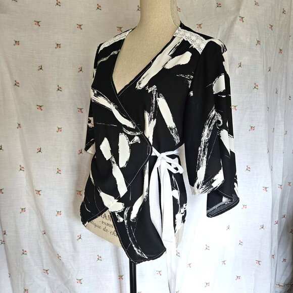 Size XS Bell Sleeve Wrap Blouse Black and White NWT - Picture 10 of 11